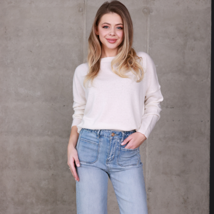 Елегантний кашеміровий светр у молочному відтінку