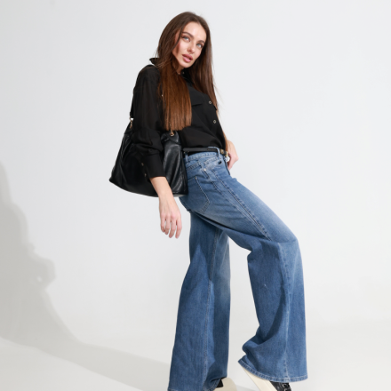 Блуза чорна класична