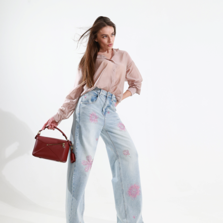 Джинси світлі wide з квітами, одяг від Jador